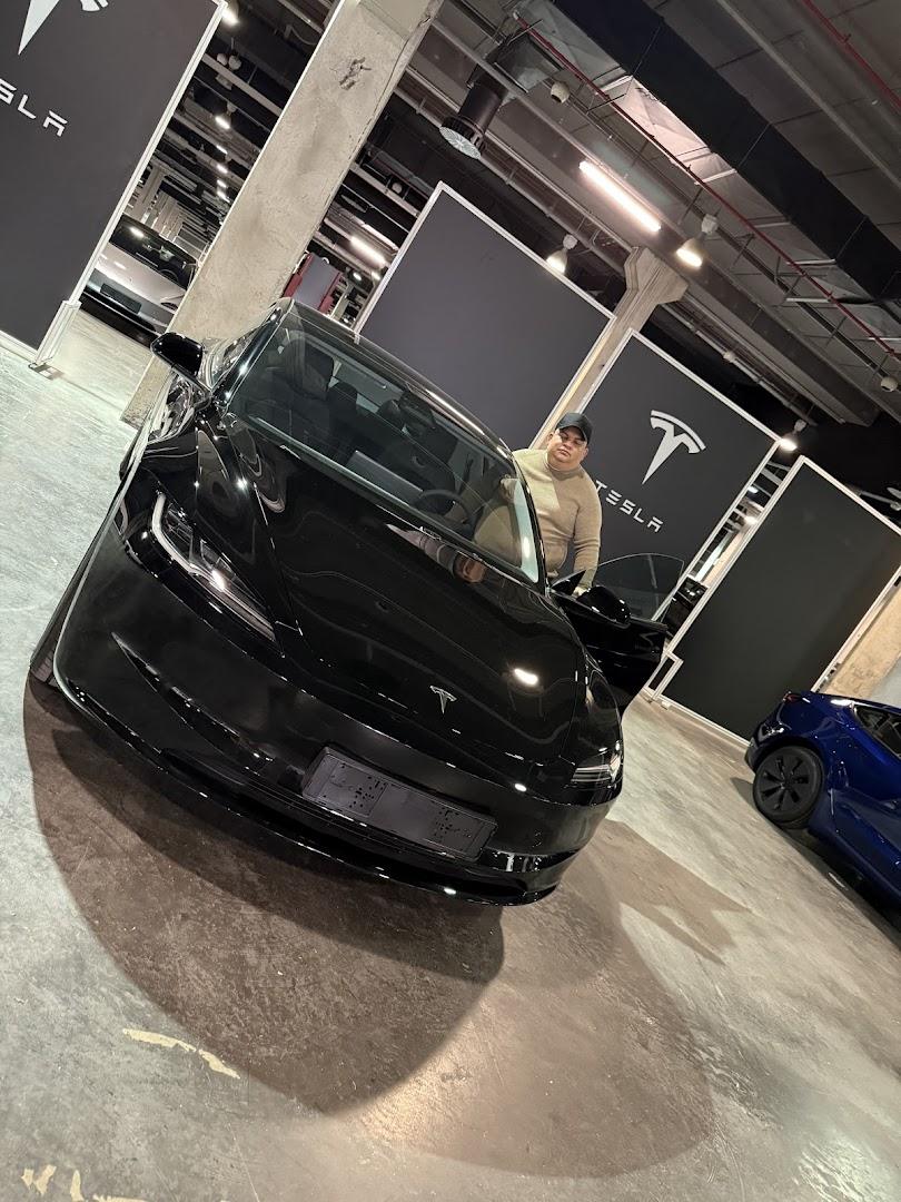 Tesla Center Valencia - MiConcesionario